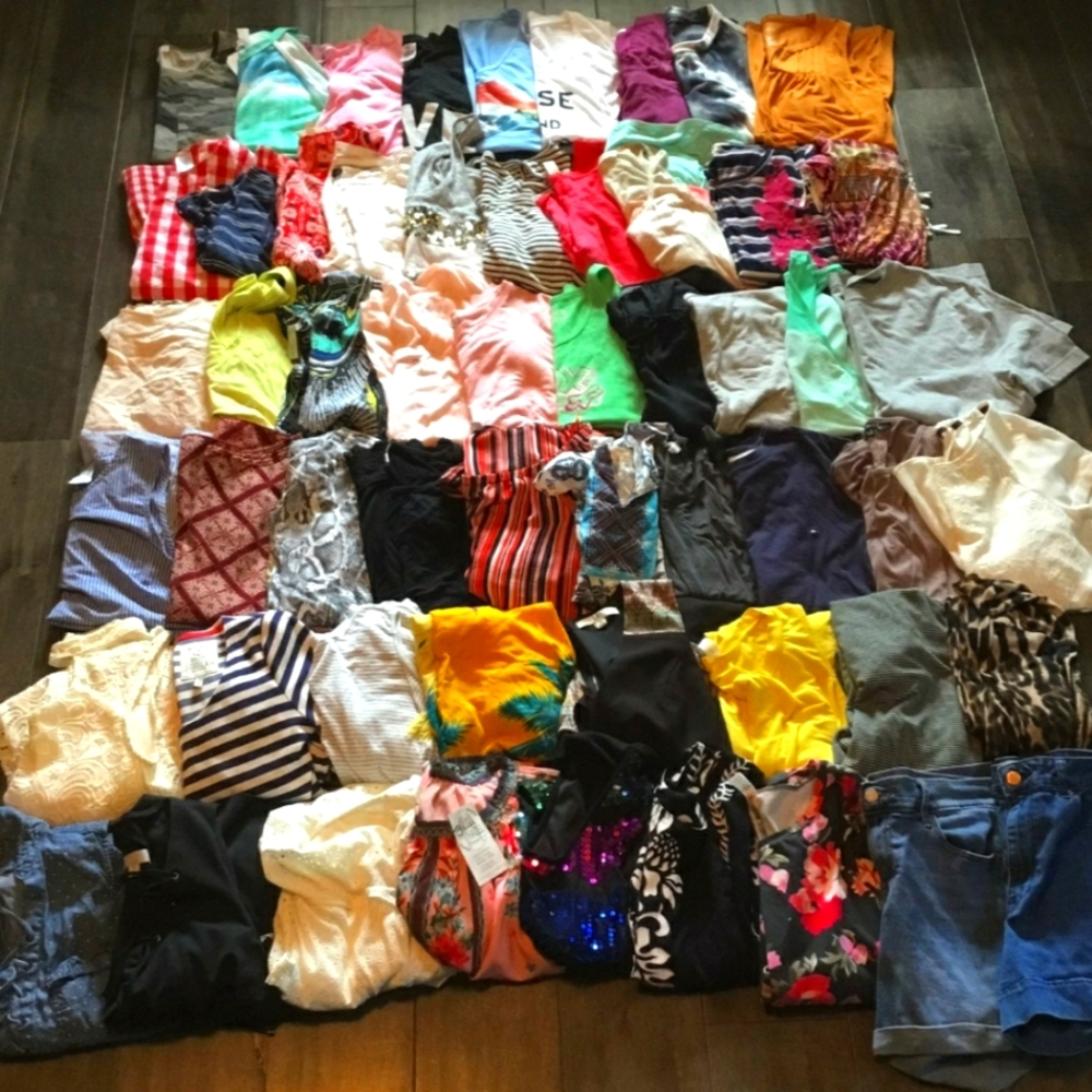 BUNDLE WOMENS RESELL LOT 5 LBs of various items of clothing